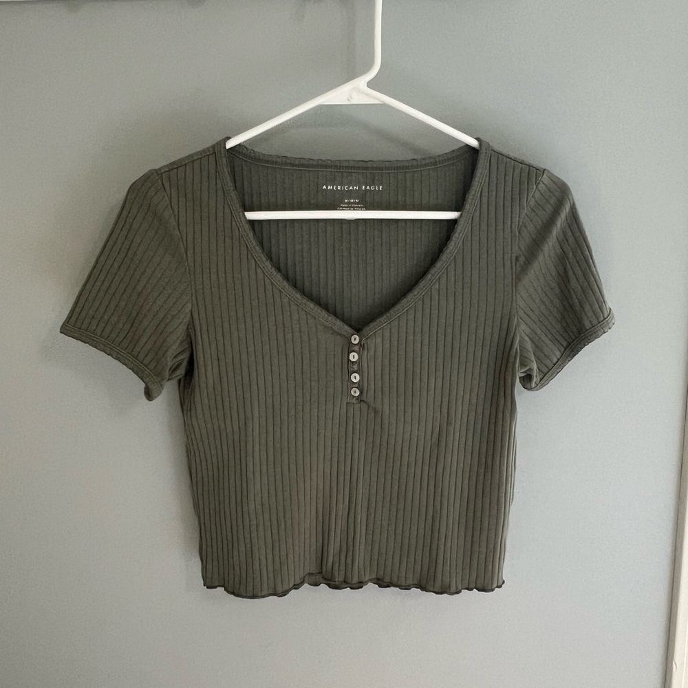 AE Cropped Ribbed Henley Tee Sz M